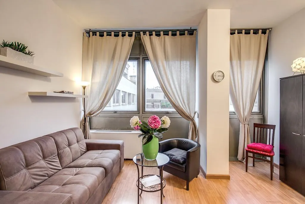 M&L Apartments - Ardesia Colosseo Roma 0*,  Itália